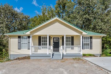 102 Fairview Cir Ashland City, TN 37015